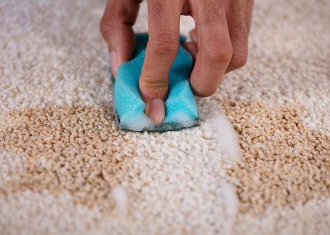بهترین روش برای پاک کردن لکه های کهنه و قدیمی از روی فرش