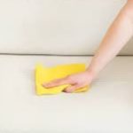 روش های پاک کردن انواع لکه های نوشابه و بستنی و پیتزا از روی فرش و مبل