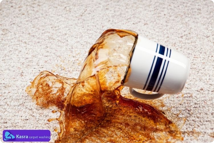 پاک کردن چای از روی فرش 